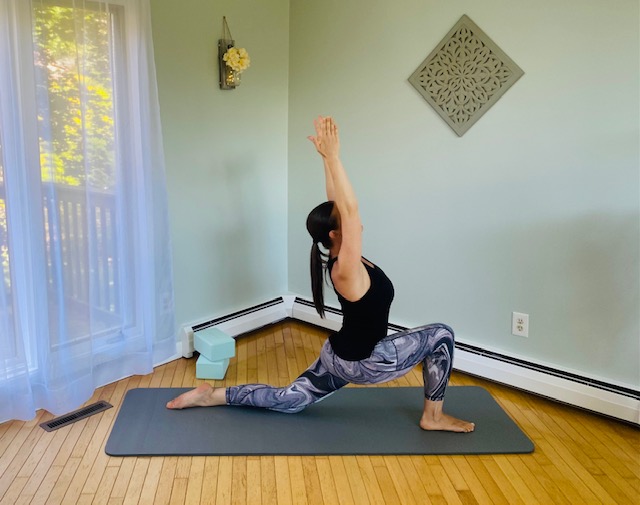 hip flexor stretch Kneeling lunge to stretch hip flexors